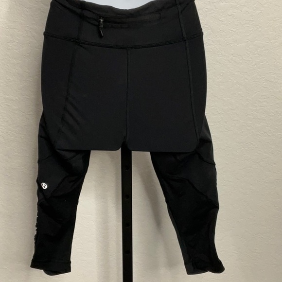 368- LuluLemon EUC Black Leggings size 4, Measuring Inseam 22”Rise 7”Waist 26” - Picture 2 of 6